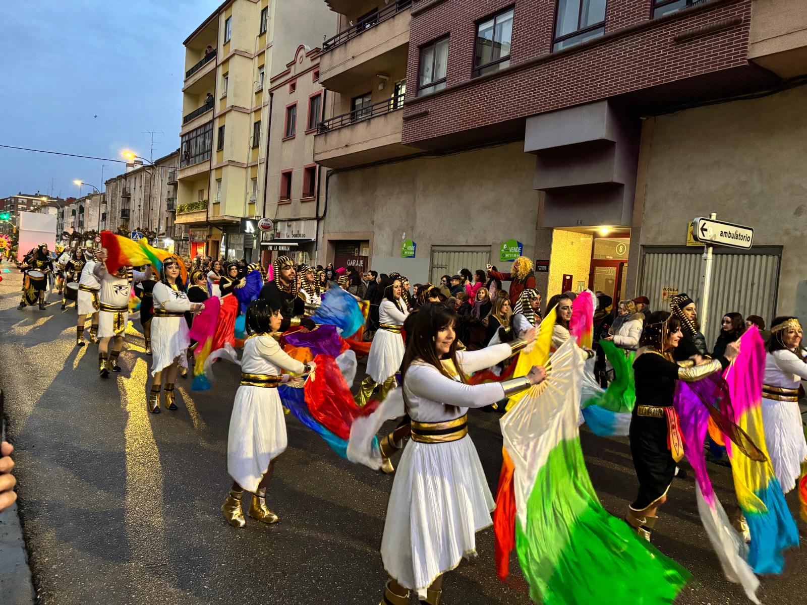 No faltó colorido en el desfile del sábado 1 de marzo