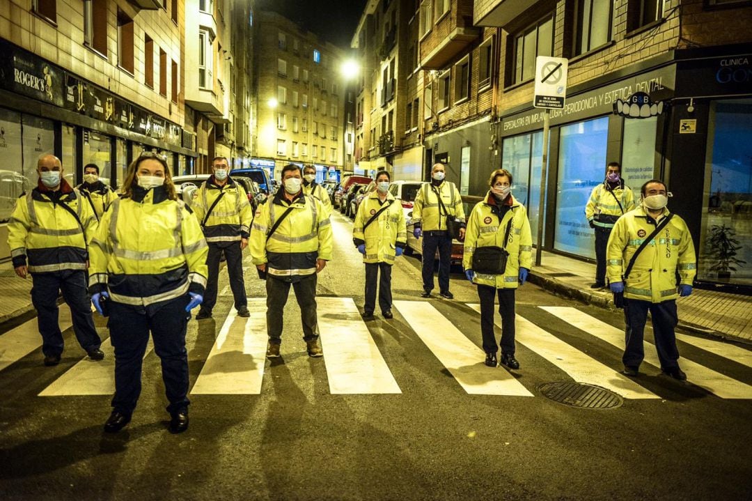 Trabajadores del servicio durante su jornada laboral. 