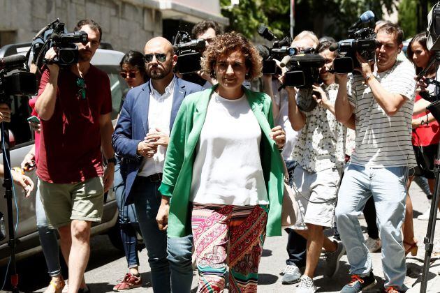 La exministra de Sanidad Dolors Montserrat, a su llegada al almuerzo que Pablo Casado.