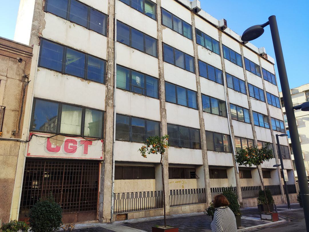 Antiguo edificio de UGT en calle Tetuán de Linares. 