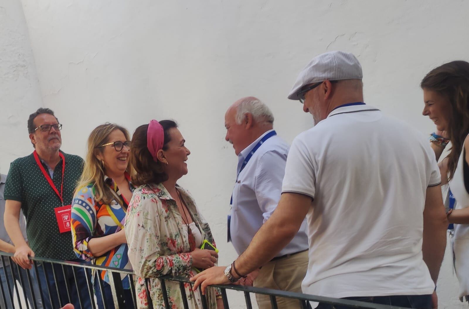 Encuentro entre Carmen Calvo y Jesús Aguirre en el mismo colegio electoral de Córdoba