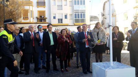 Izado de bandera en la Plaza de la Constitución