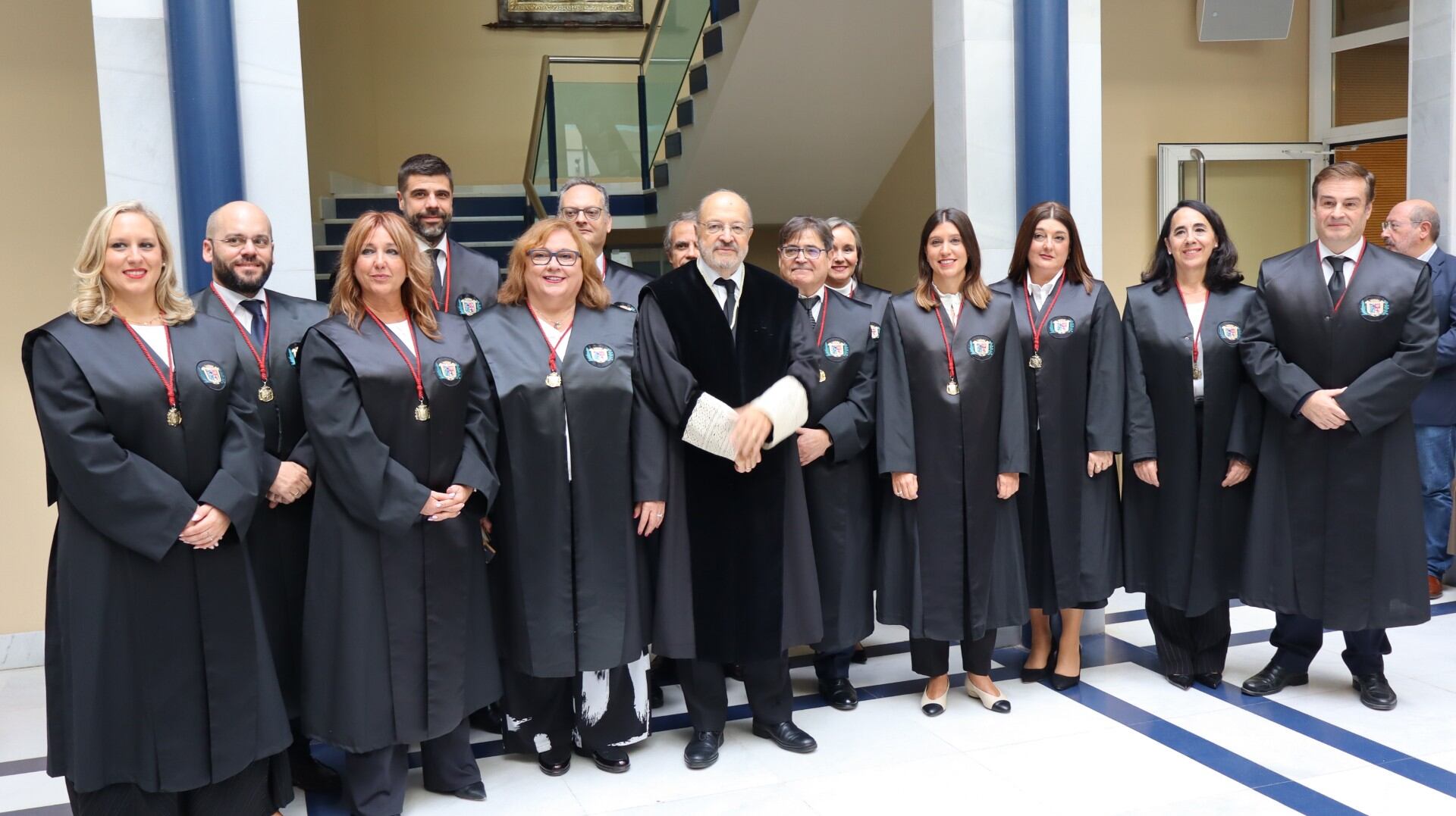 Carlos Arias, junto a los miembros de su Junta de Gobierno