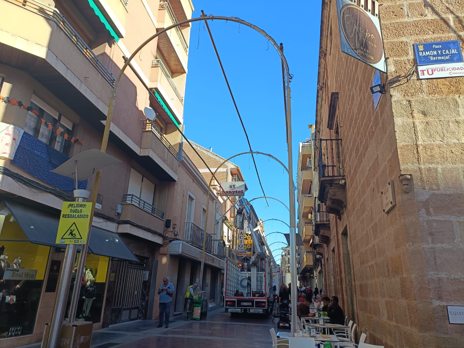 Instalación túnel de luz en Linares.