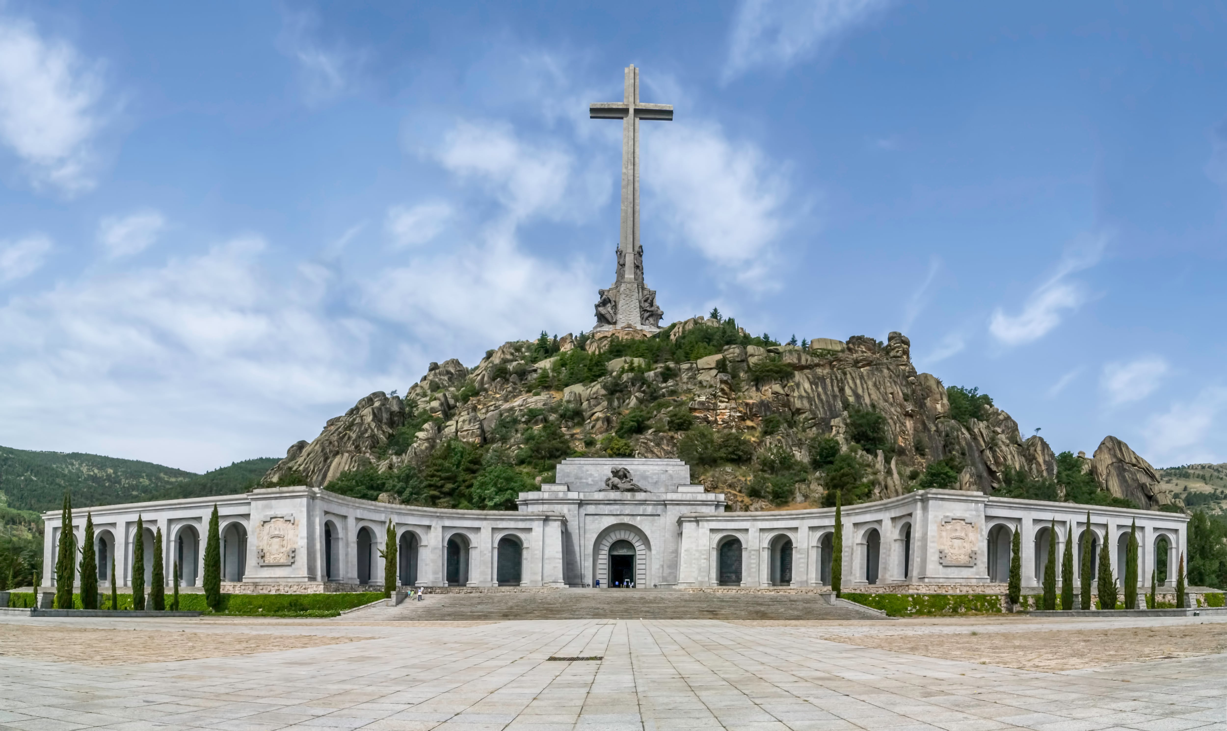 El Tribunal Supremo da luz verde para las exhumaciones en el Valle de Cuelgamuros, antes conocido como Valle de los Caídos, en Madrid.