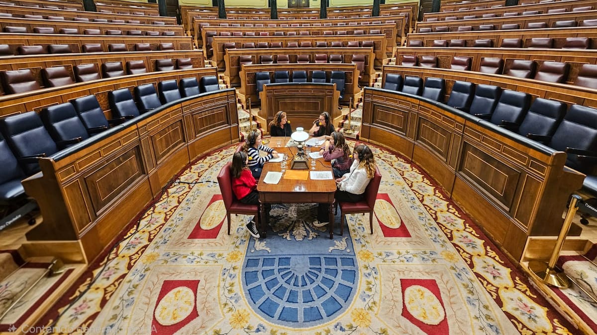 Cuatro niñas de los colegios CEIP Es Vivero y CEIP Verge de Lluc entrevistan desde el Congreso de los Diputados a su presidenta Francina Armengol