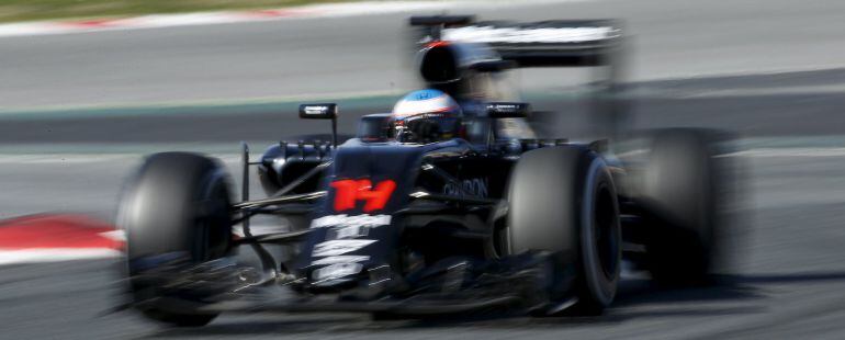 Fernando Alonso en el circuito de Cataluña 