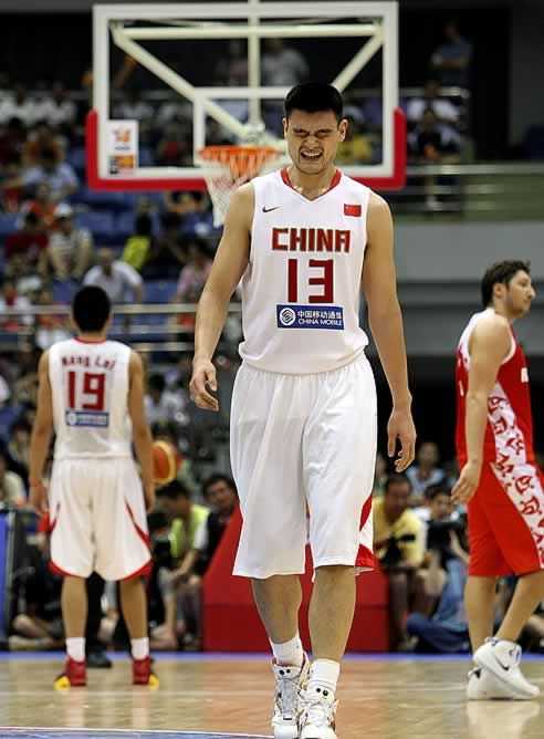 Yao Ming, durante un partido de la selección china