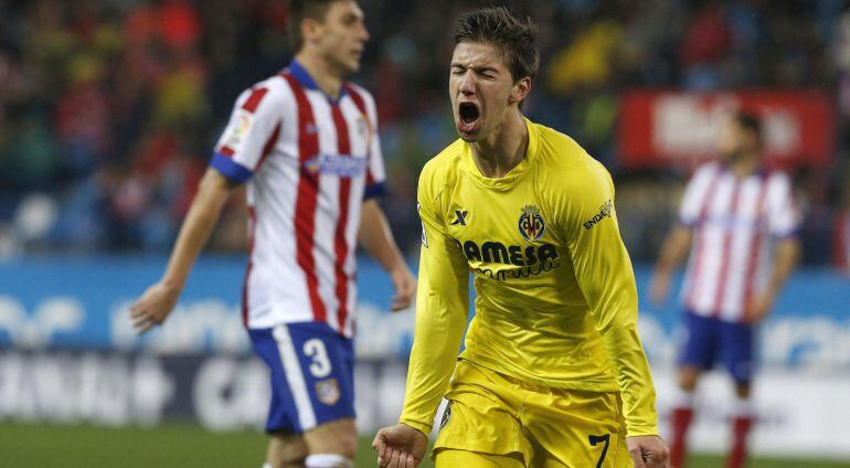 El delantero argentino Luciano Vietto, del Villarreal, celebra su gol en la victoria ante el Atlético.