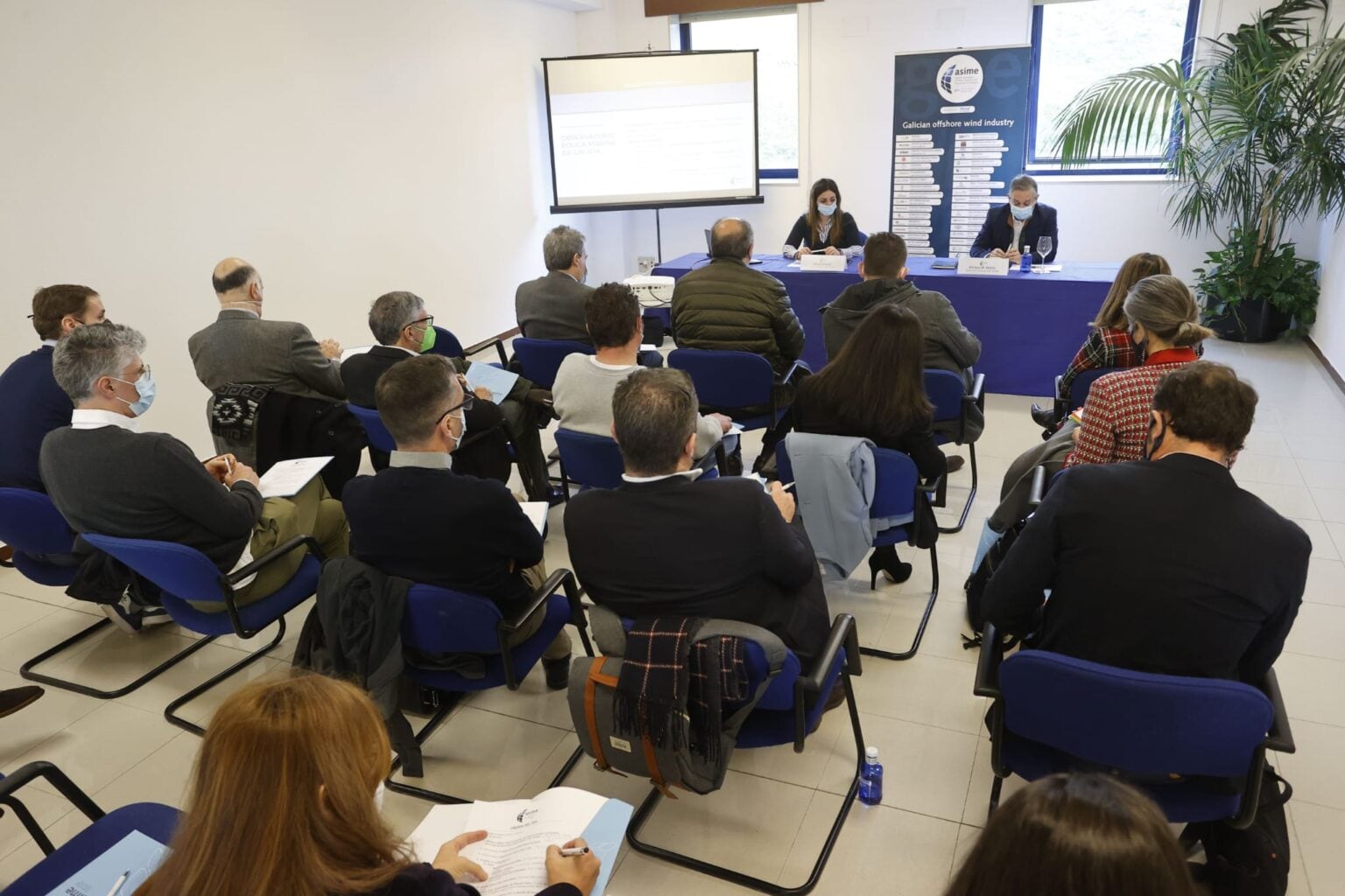 Reunión del grupo en el CIS de Ferrol (cedida)