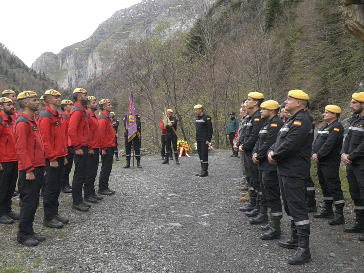 La UME honra a Víctor Martín Rebollo en el octavo aniversario de su muerte