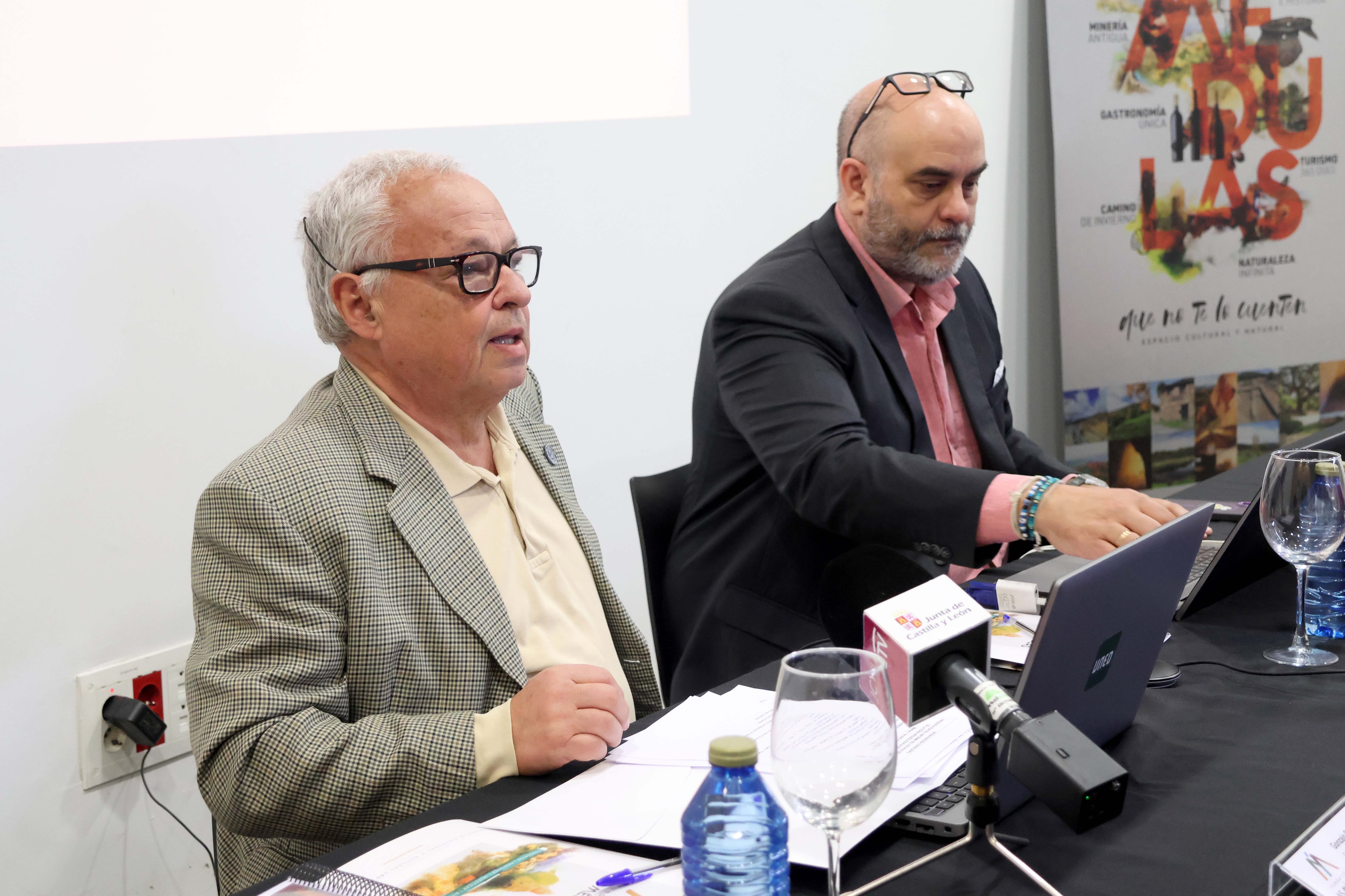 Consejero de Cultura, Gonzalo Santonja y el director del ETIR, José Ignacio Santonja