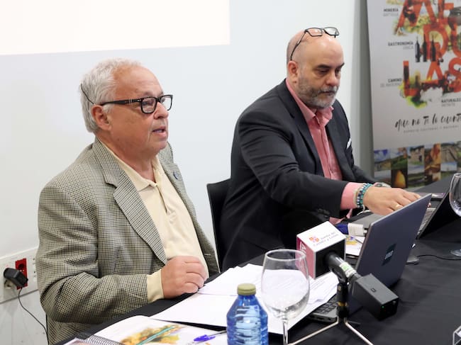 Consejero de Cultura, Gonzalo Santonja y el director del ETIR, José Ignacio Santonja