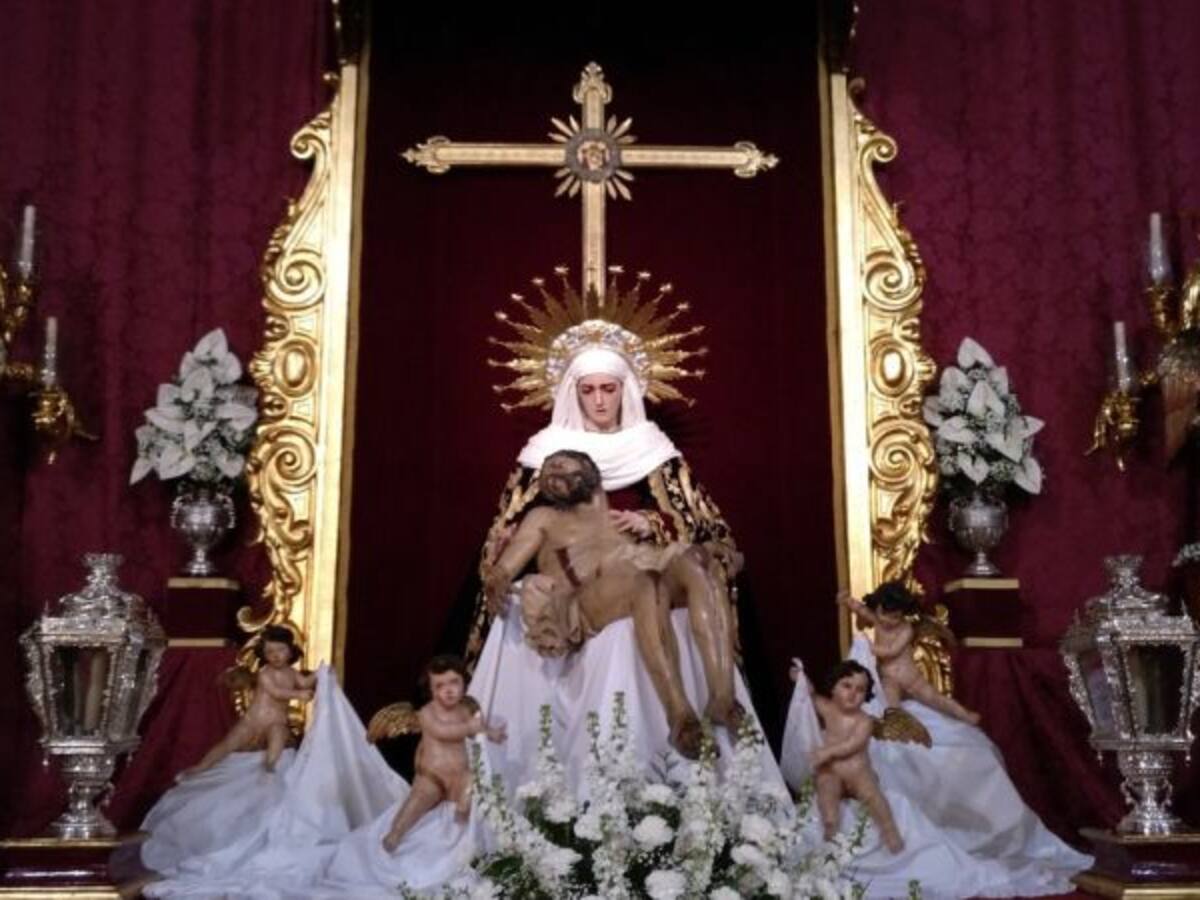 La Mortaja adelanta su salida cinco minutos, haciéndolo a las 20:00 horas