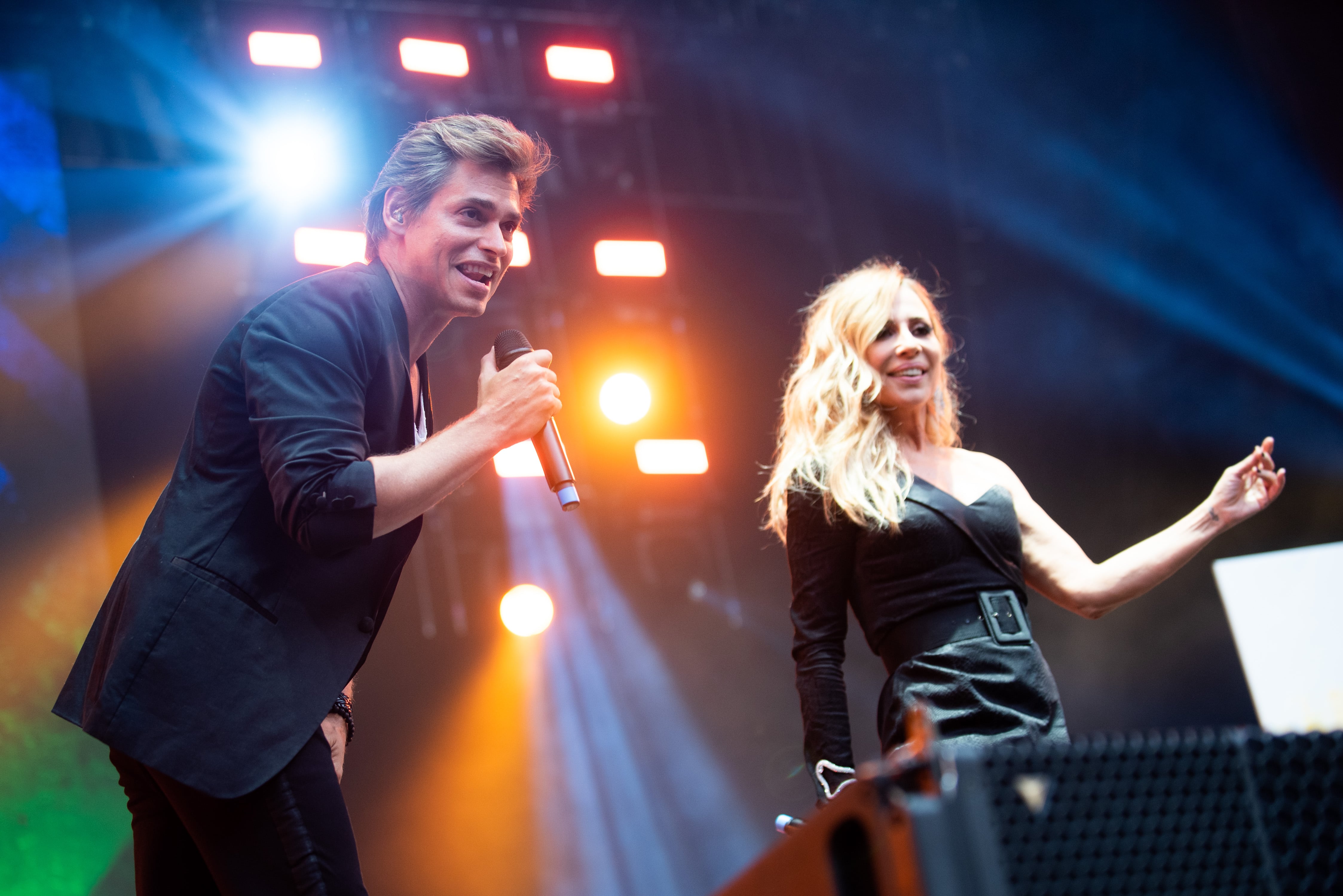 Carlos Baute y Marta Sánchez durante un concierto