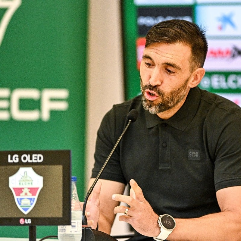 Eder Sarabia durante la previa del Elche-Huesca en la Sala de Prensa del Martínez Valero