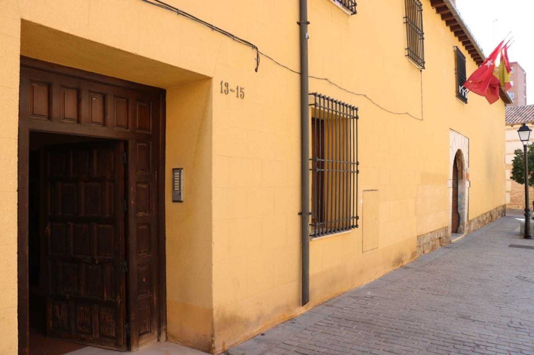 Viviendas de titularidad municipal situadas en la calle Damas, 13-15, de Alcalá de Henares.