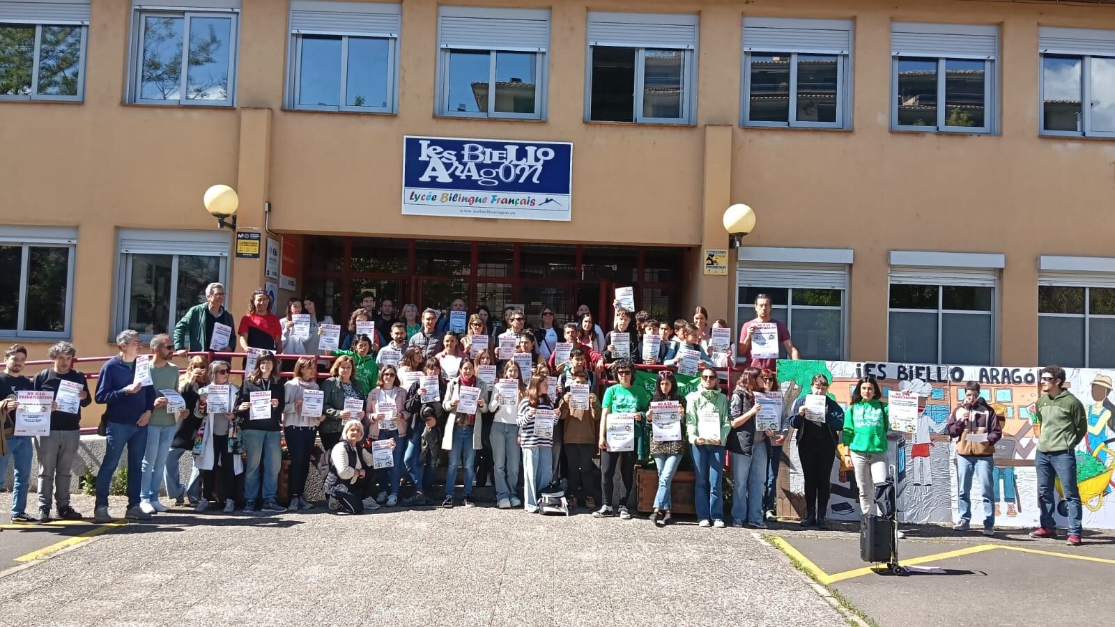 Concentraciones bajo el lema &quot;¡Por una educación pública de calidad! ¡Por una gestión responsable del dinero público!&quot;