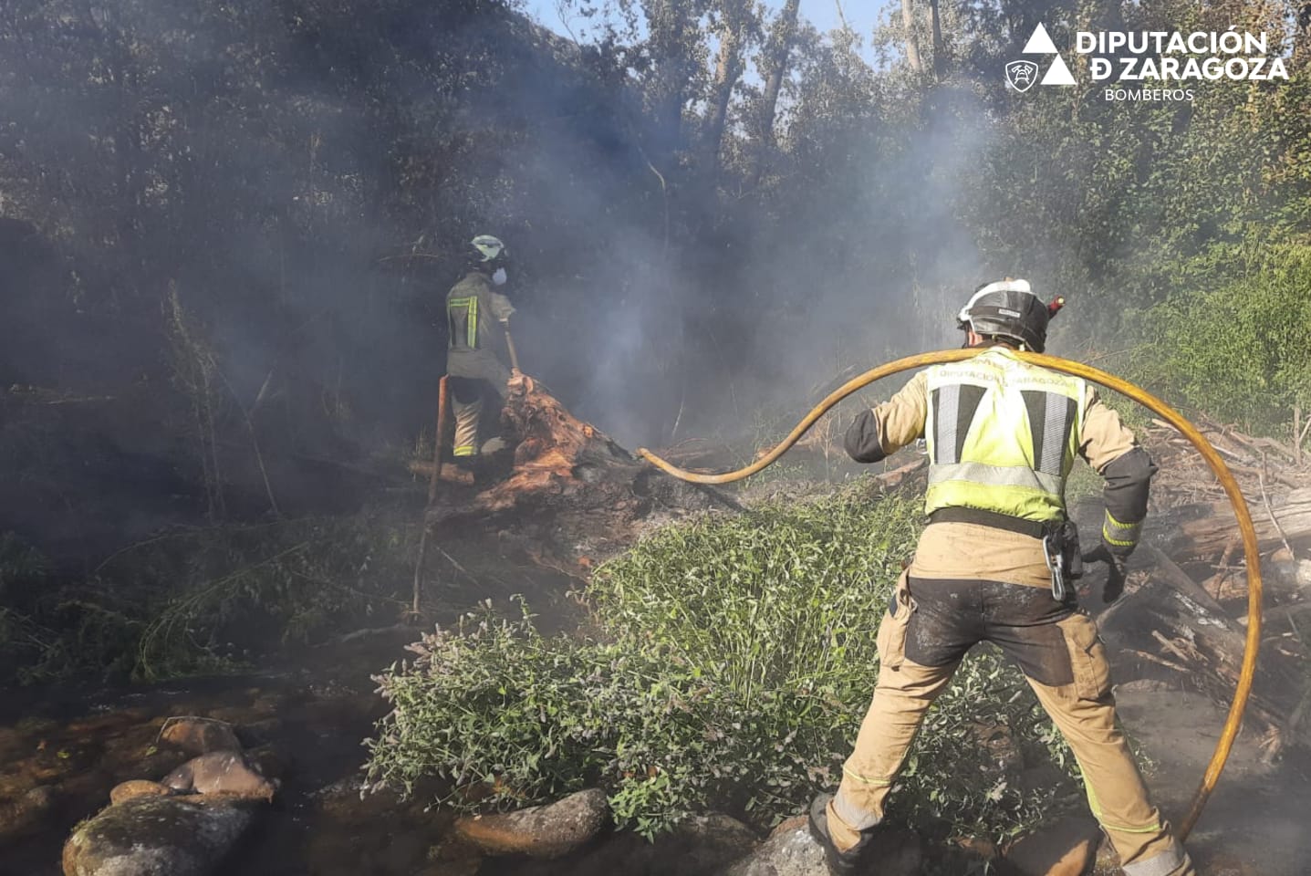 Bomberos de la Diputación Provincial de Zaragoza actuando en el incendio de la comarca del Moncayo