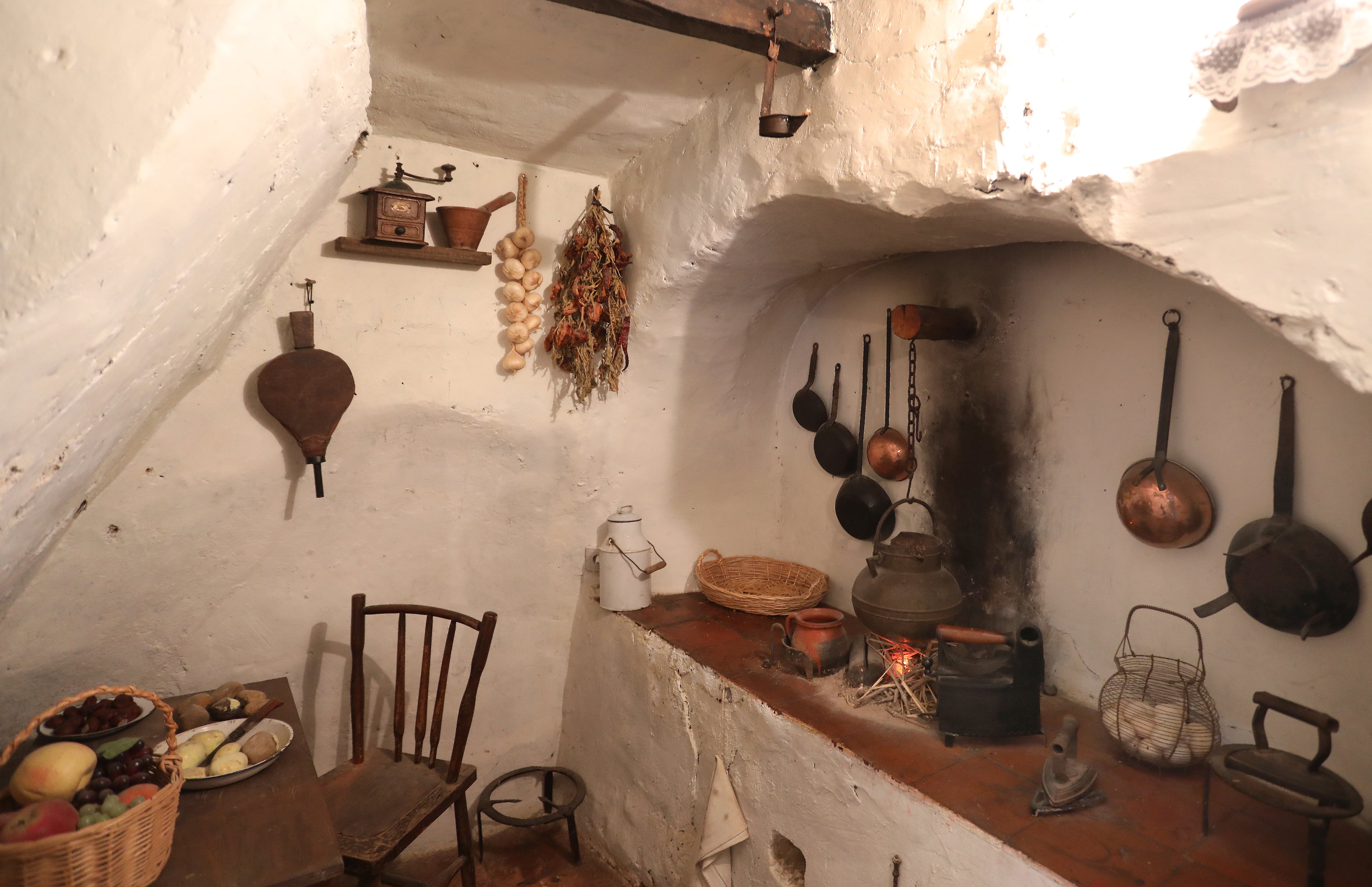 Casa del Abuelo en Cevico de la Torre(Palencia), casa del siglo XIX donde se muestra se muestra el ambiente de una casa de agricultores con sus muebles y objetos de uso diario