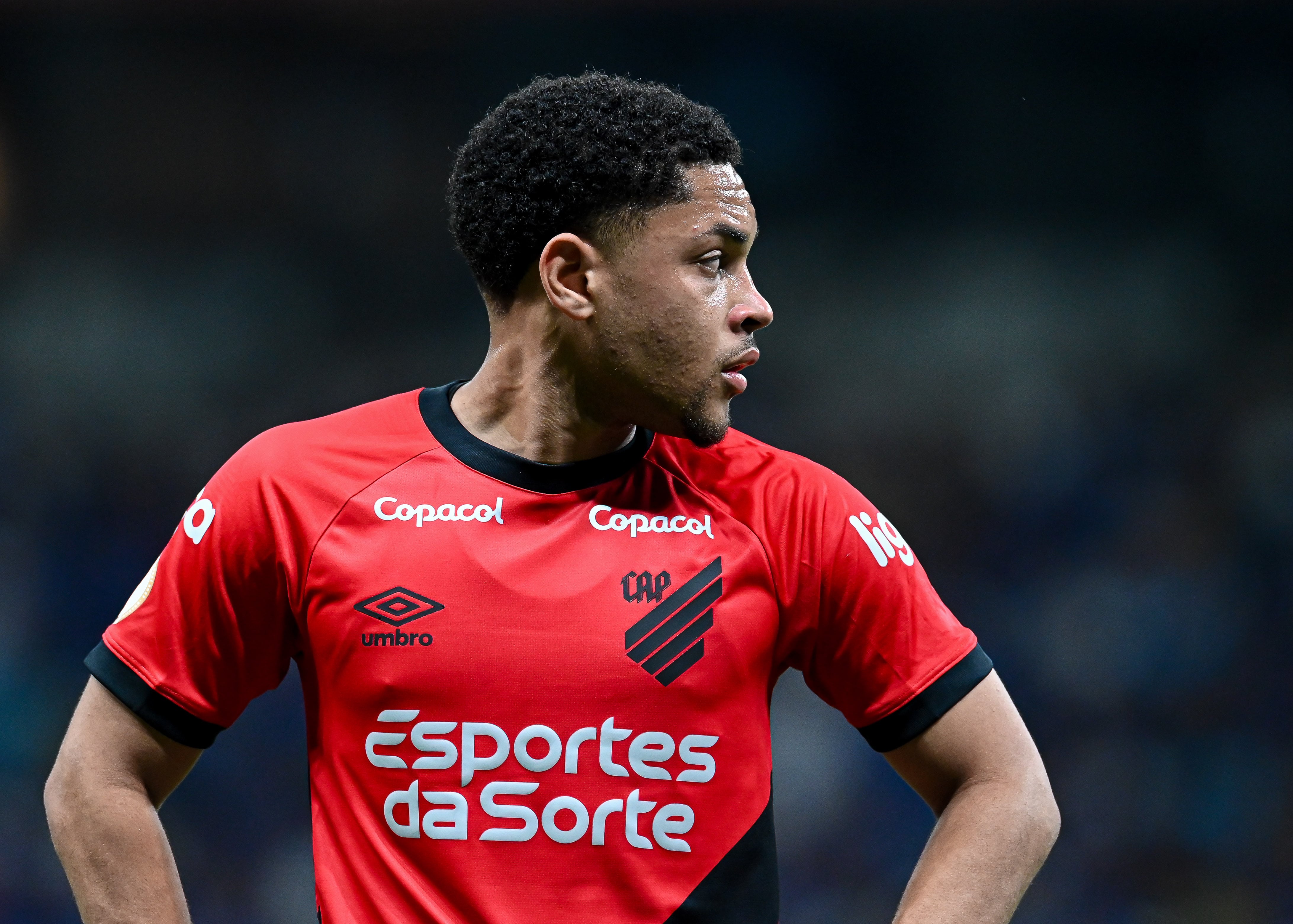 Vitor Roque, durante el partido entre Cruzeiro y Athletico Paranaense. (Photo by Gledston Tavares/Eurasia Sport Images/Getty Images)