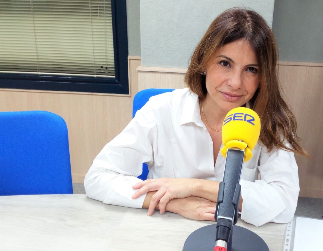 Alicia Cebrián, directora de la Biblioteca Pública Municipal de Mónovar, en Radio Elda