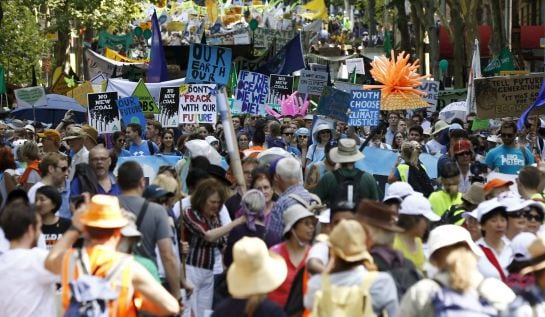 Miles de personas se han concentrado en Sydney en la marcha mundial contra el cambio climático.