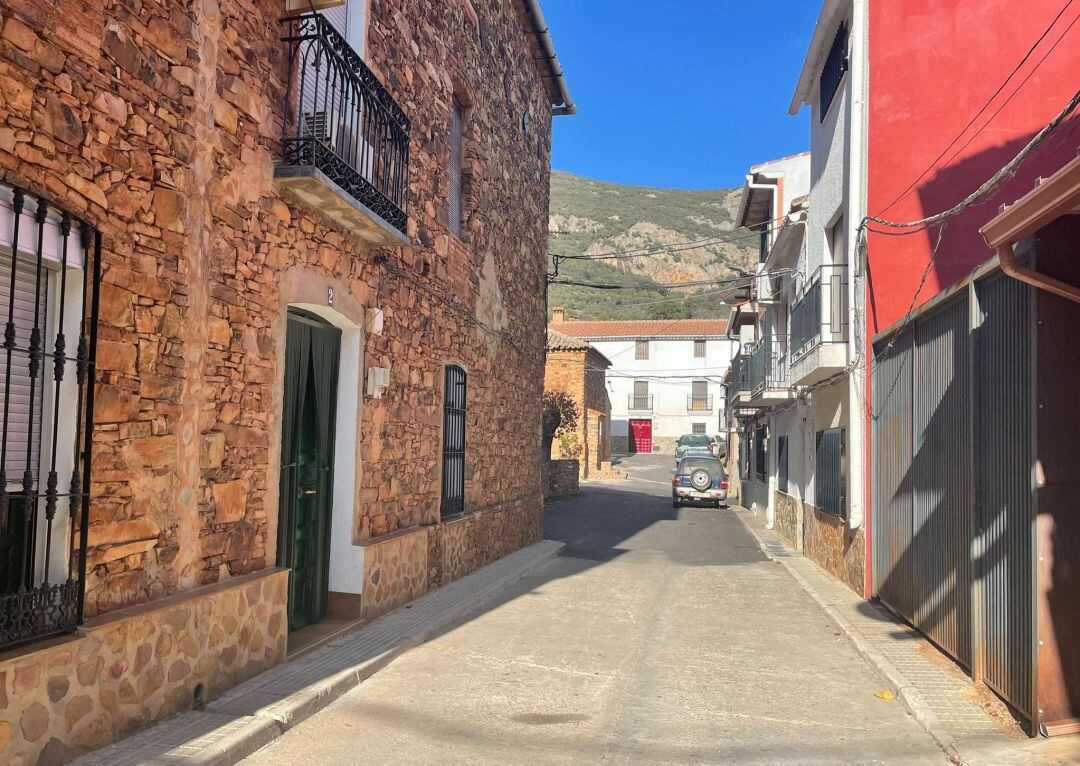 Una calle de Solana del Pino (Ciudad Real)