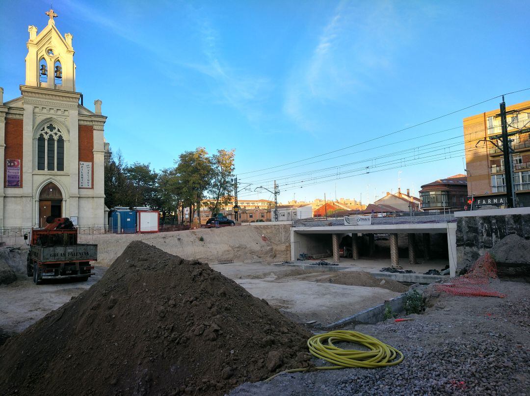 Estado actual del paso subterráneo desde la plaza Rafael Cano, junto a la iglesia de Pilarica