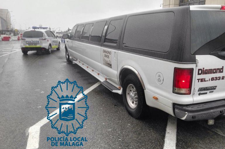 Uno de los vehiculos denunciados por la policía municipal de Málaga