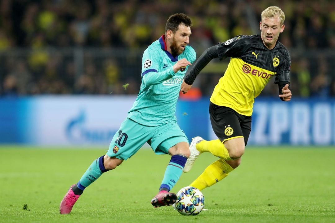 Leo Messi y Julian Brandt en un partido del Barça-Dortmund