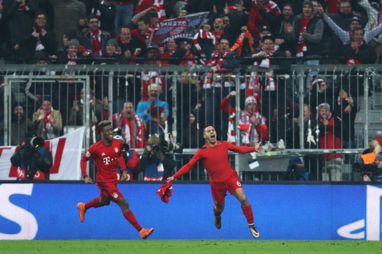 Thiago Alcántara celebra el gol en el Allianz Arena.