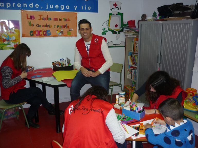 Programa de atención a niños en hospitales de Cruz Roja