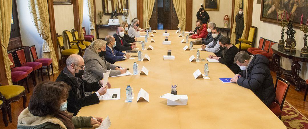 Reuión de los grupos políticos con representantes de la hostelería y el comercio