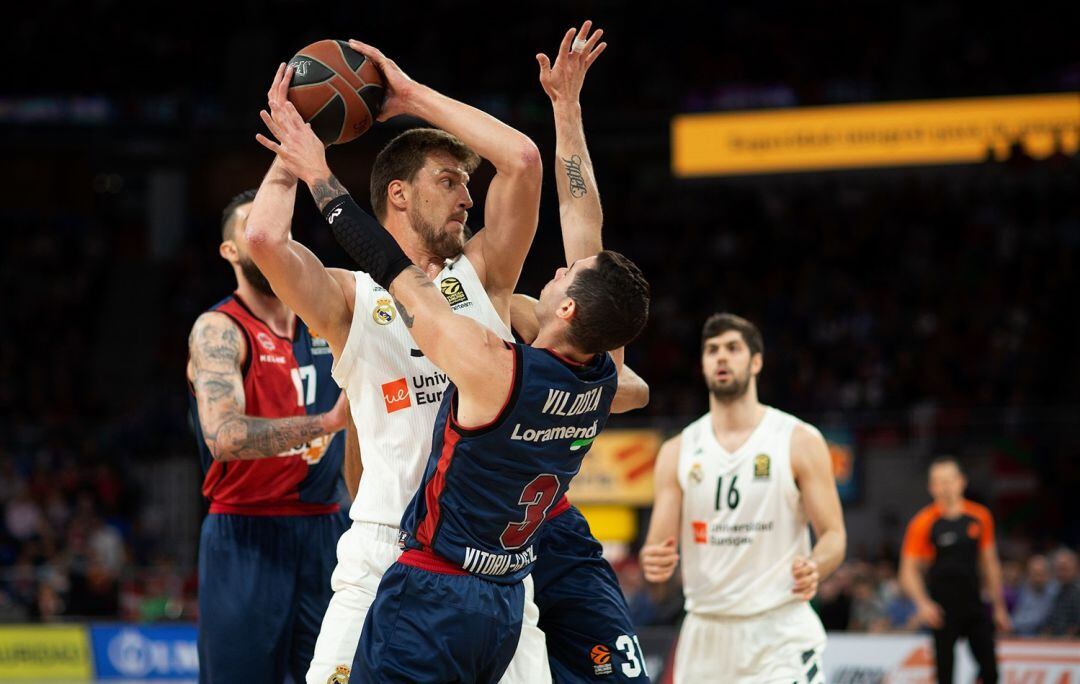 Kuzmic defendido por Vildoza.