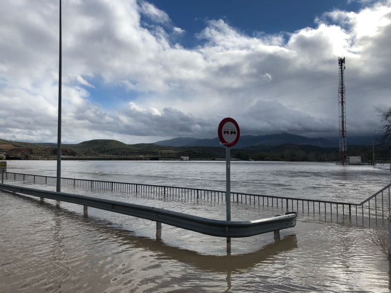 El Genil, desbordado a la altura de Huétor Tájar