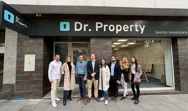 Dr. Property se traslada de oficina a Fernando el Católico 38. Destaca por ser una inmobiliaria que no cobra comisión a loas vendedores.