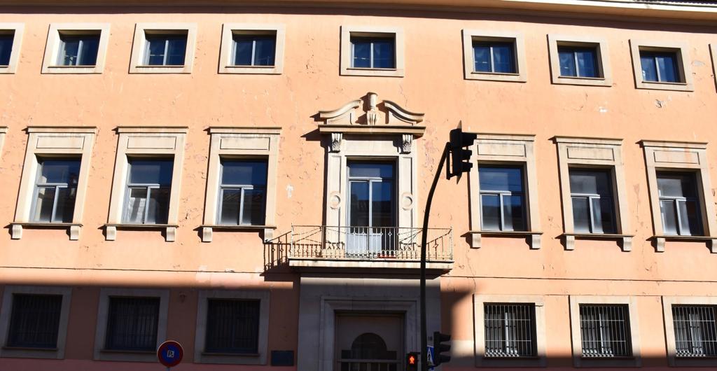 Fachada de la antigua delegación de Educación, en la avenida República Argentina de Cuenca, donde se creará la Casa de la Igualdad.