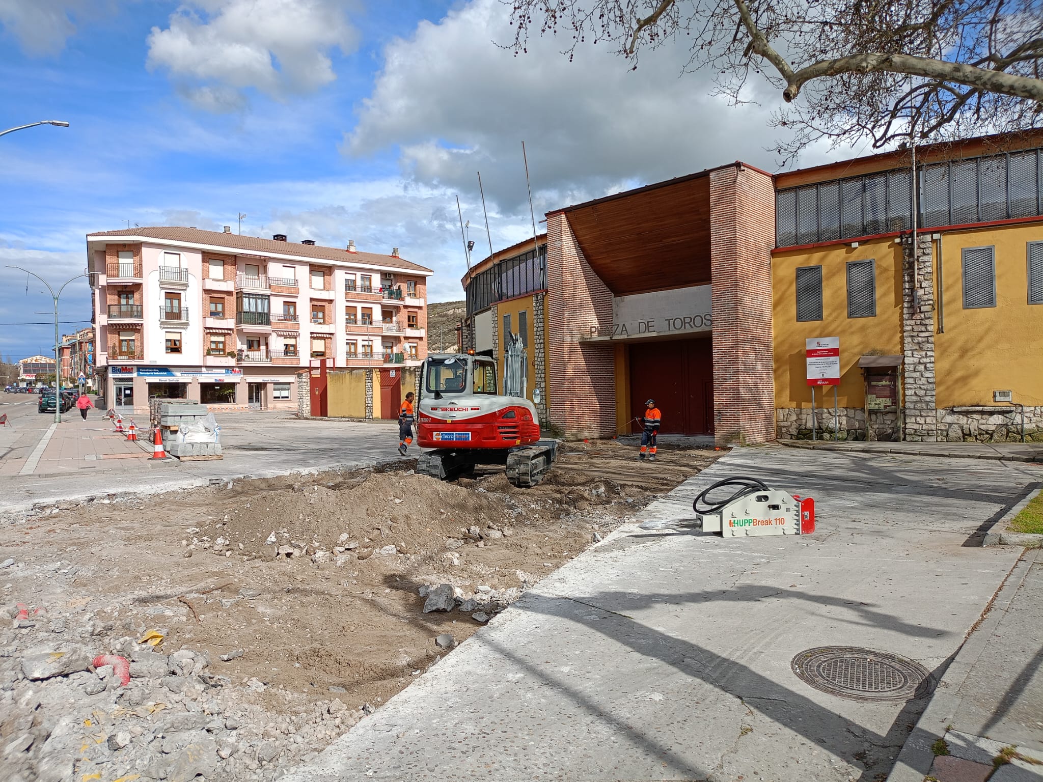 Obras en los accesos de la plaza de toros de Cuéllar