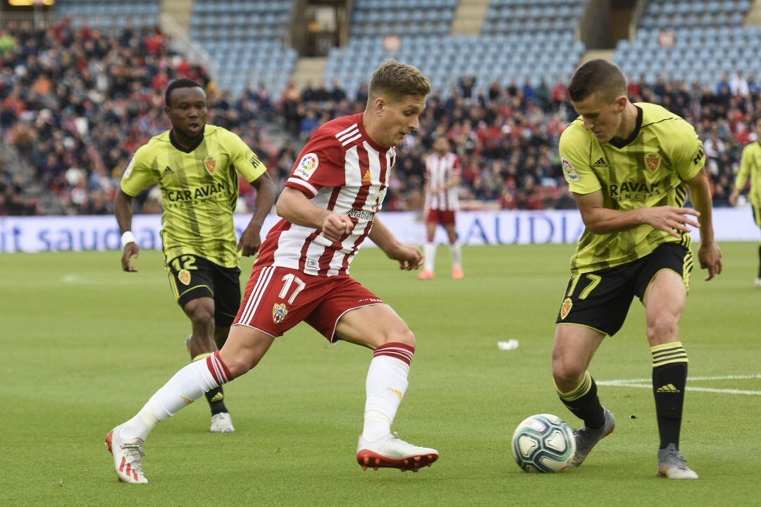 Corpas en el Almería-Zaragoza.