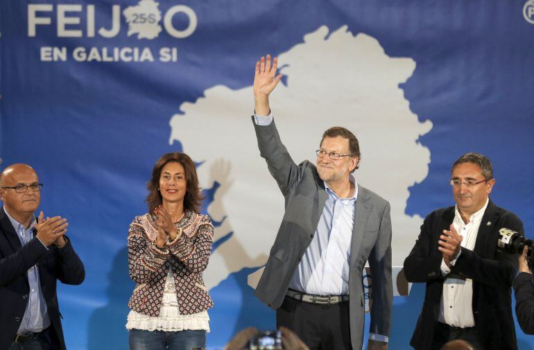 El presidente del Gobierno en funciones, Mariano Rajoy, en un mitin en O Carballiño