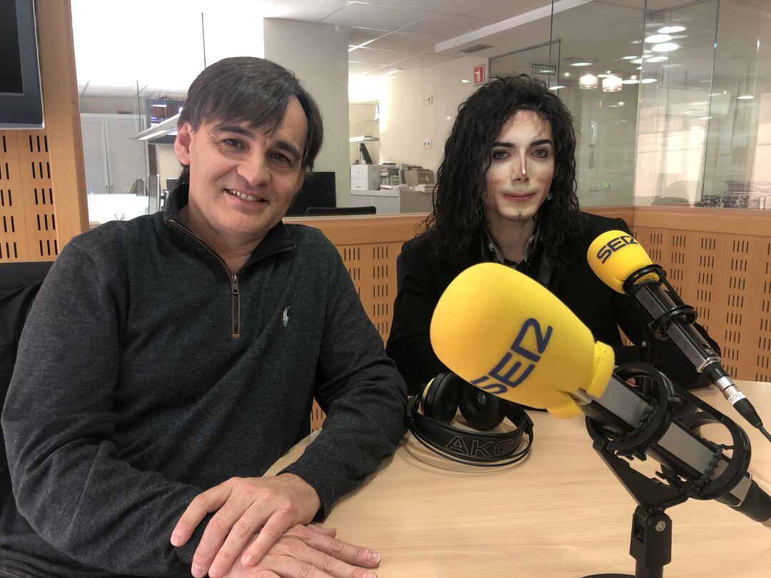 El director i l'artista que imita a Michael Jackson
