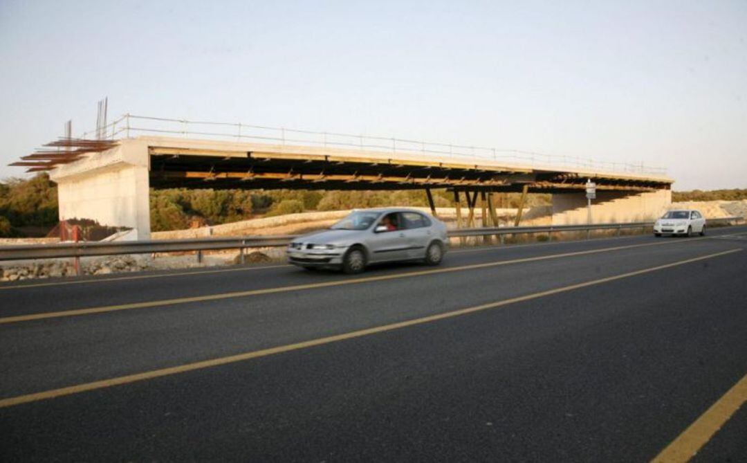 El gobierno insular busca una salida a la polémica en torno a los puentes medioconstruidos aunque sea diferente a lo que querían.