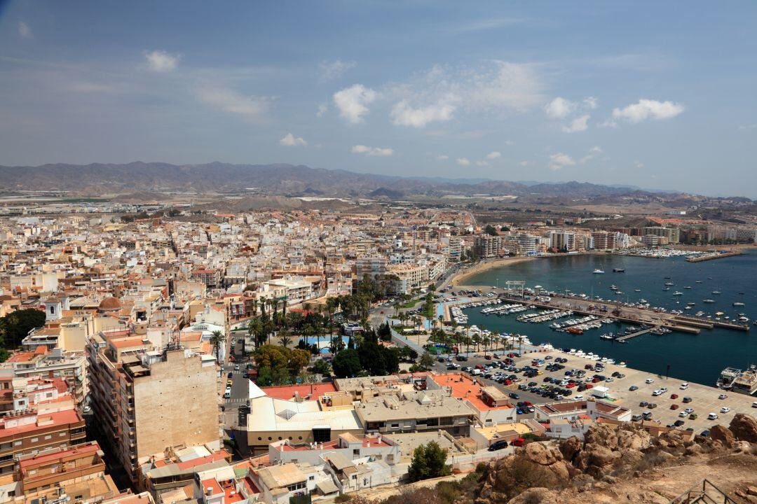 Águilas elimina plazas de aparcamiento para mantener la distancia de seguridad entre peatones