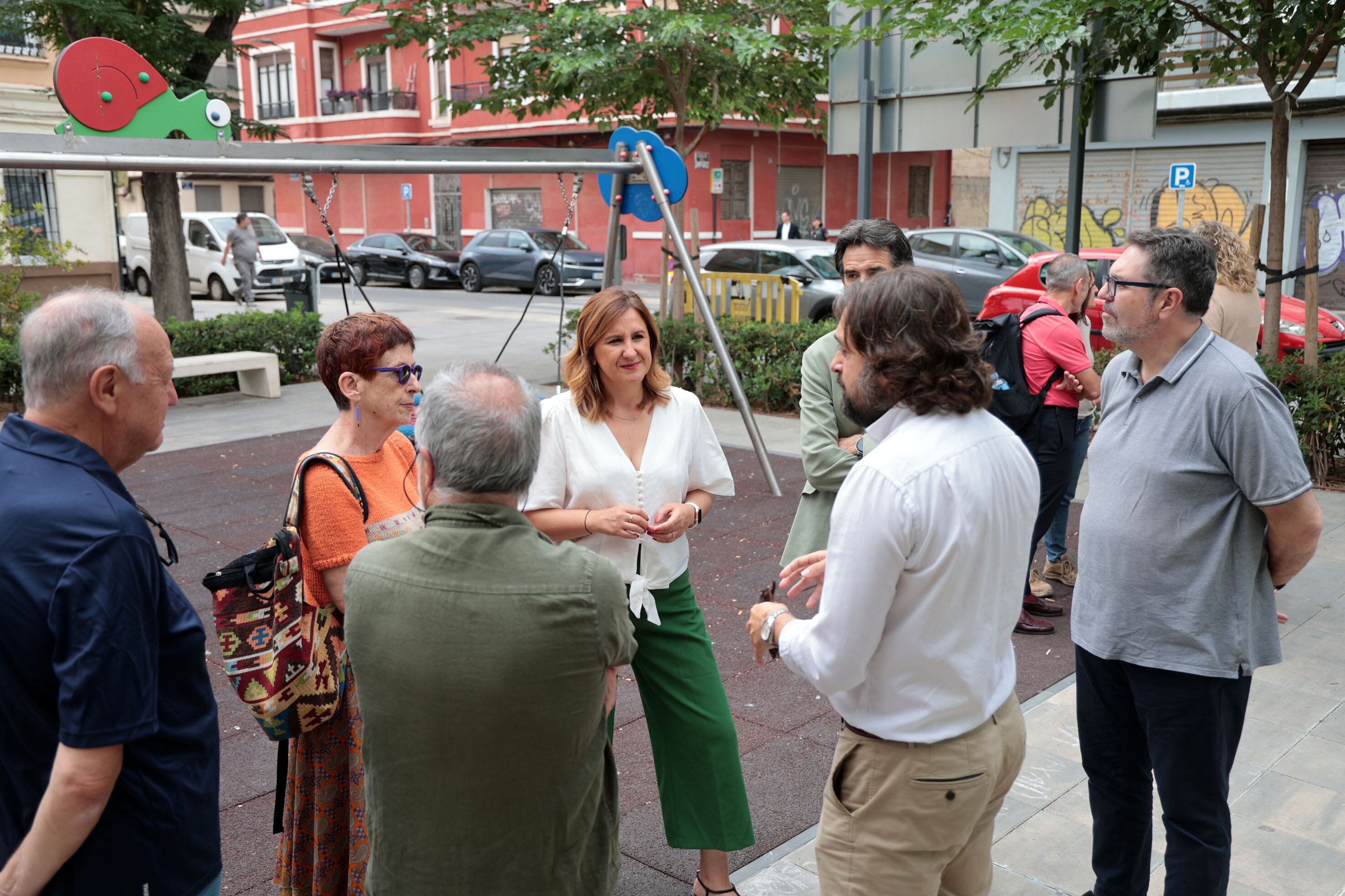 La alcaldesa de Valencia, María José Catalá, visita los trabajos del futuro Centro de Artes Escénicas Cabanyal-Canyameral.