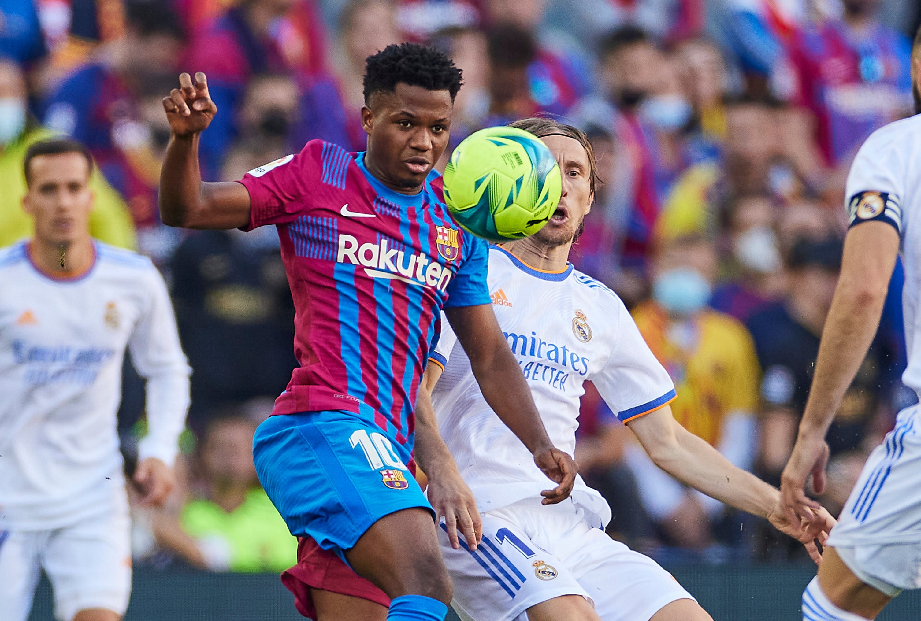 El Real Madrid jugará contra el Barcelona en la pretemporada (Photo by Berengui/DeFodi Images via Getty Images)