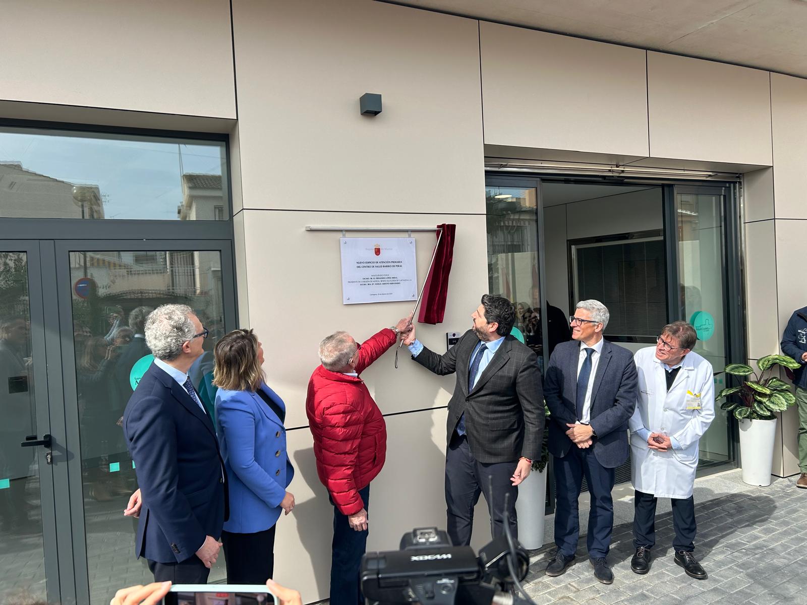 Inauguración del nuevo edificio del Centro Médico del Barrio Peral