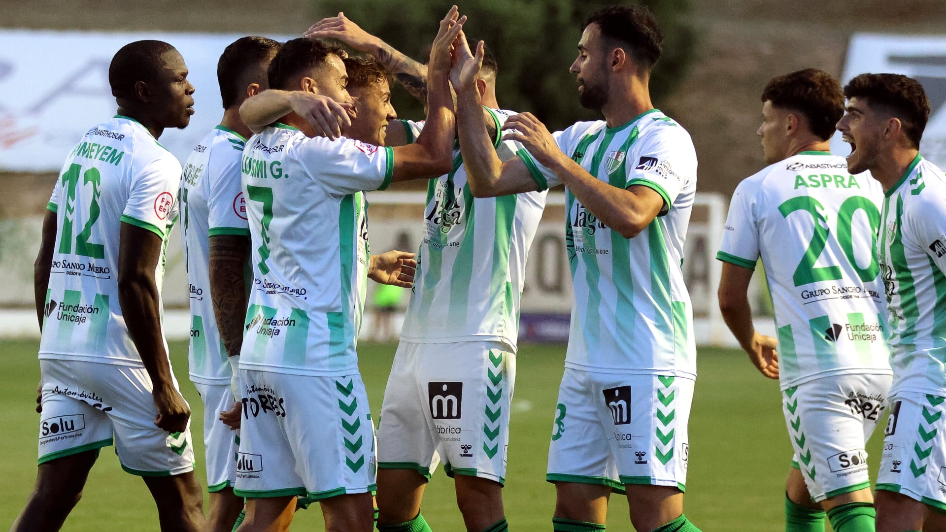 El Antequera CF celebra el gol de Álex Rubio frente a la Ponferradina