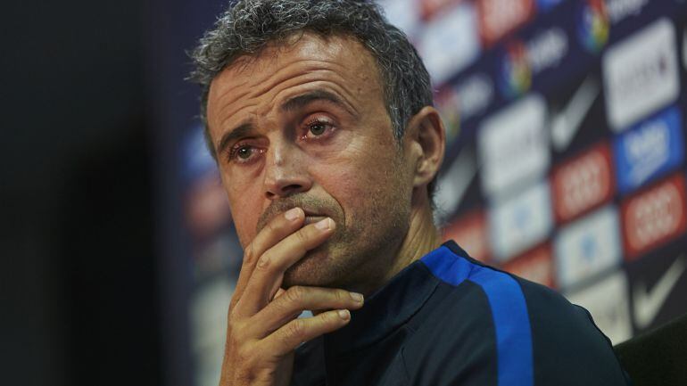 Luis Enrique, pensativo en rueda de prensa