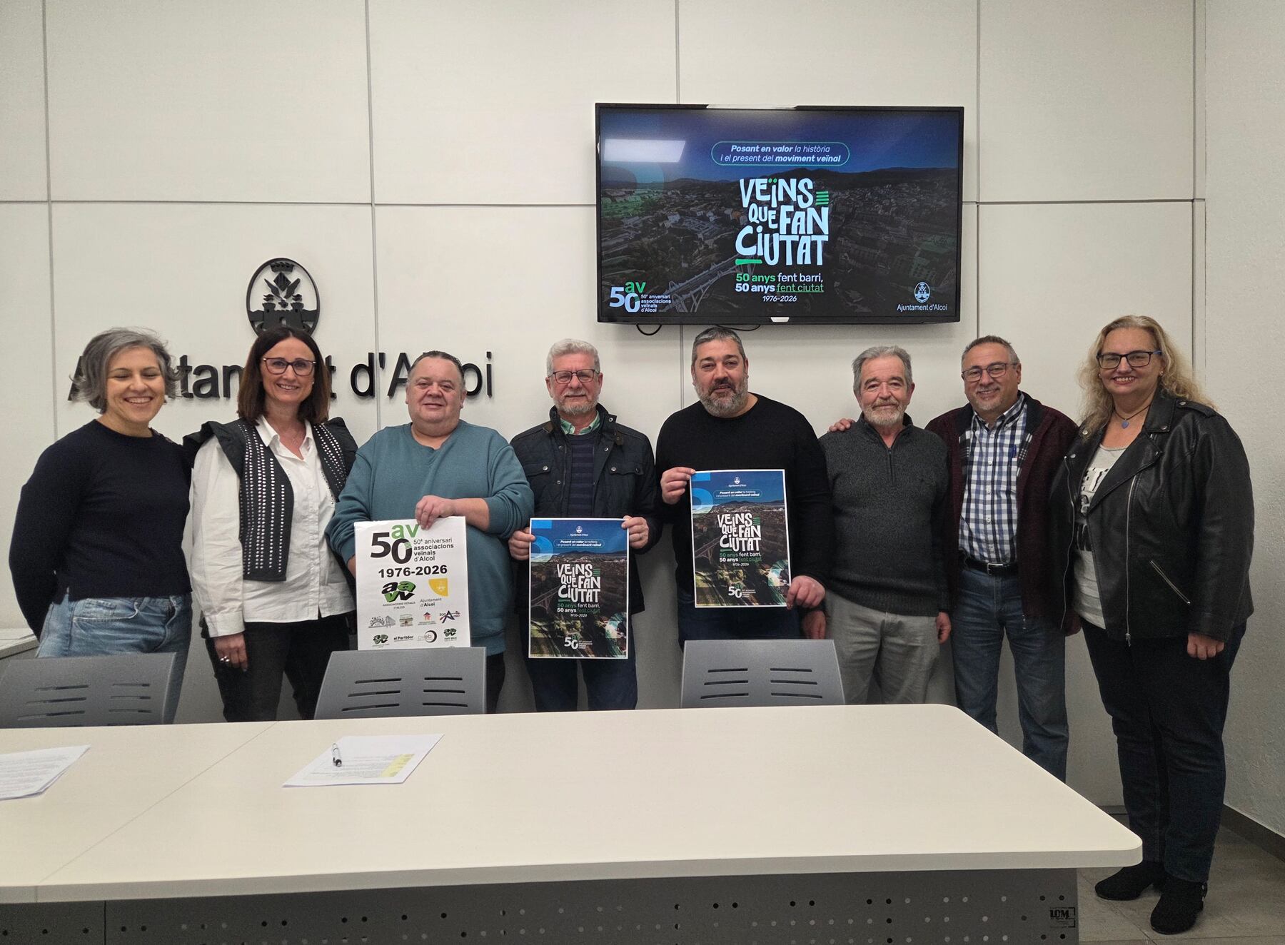 Representantes de las diferentes asociaciones vecinales con la concejal de Participación Ciudadana, Aroa Mira